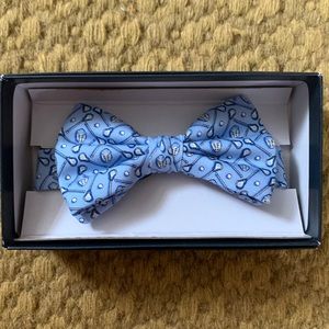 Brand new Vineyard Vines bowtie